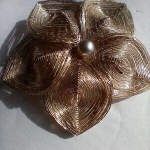 Really Cute Vintage Wire Flower Brooch